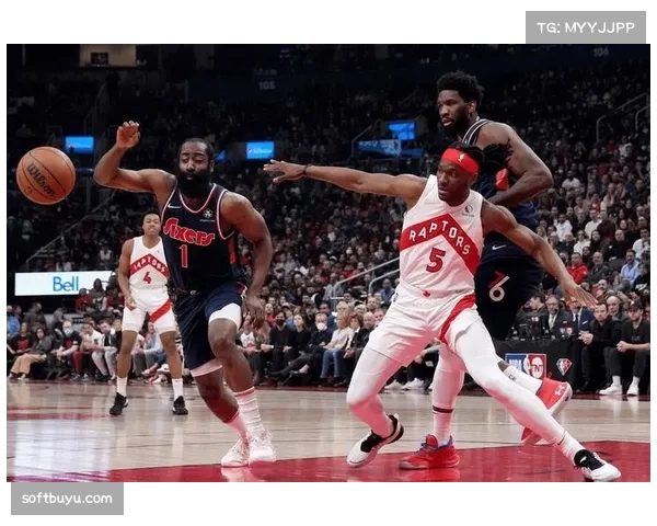 恩比德带伤作战，76人主场球迷起立致敬